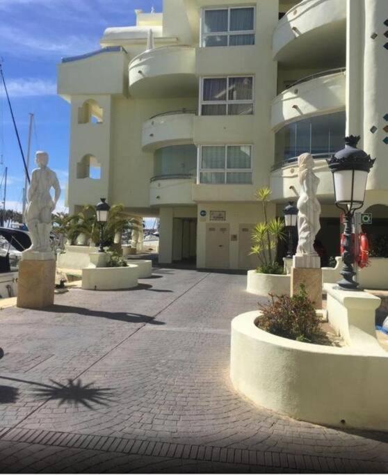 Penthouse In Puerto Marina Apartment