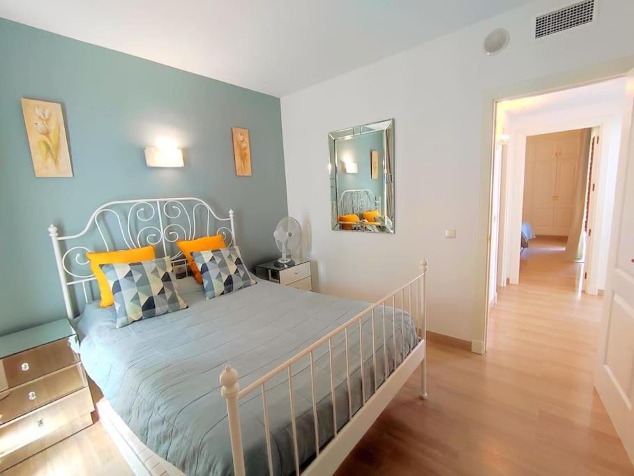 Penthouse In Puerto Marina Apartment *