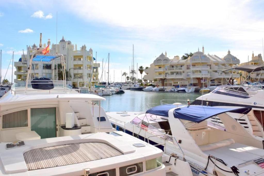 Penthouse In Puerto Marina Appartement *